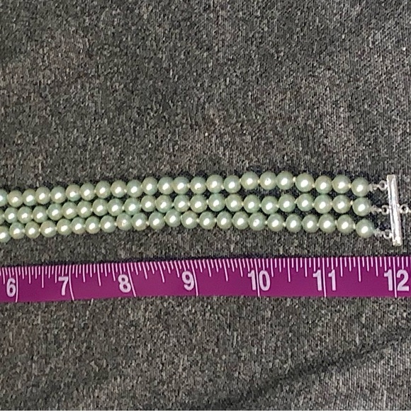 ❤️Vintage Green Three Strand Pearls Clip on Earrings Classic Japan - Picture 5 of 8